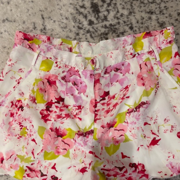 EUC Stone Cold Fox Ninas Women's Floral Scalloped Leg Lined SZ L  Shorts - Picture 3 of 11